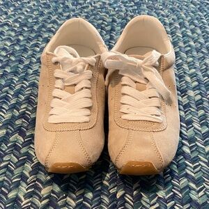 Wild Fable Cream Sneakers with White Laces